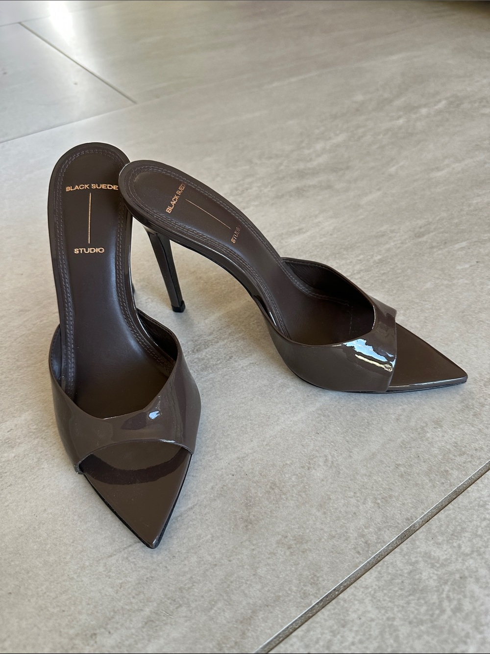 Brea mule  - Dark brown patent kitten heel